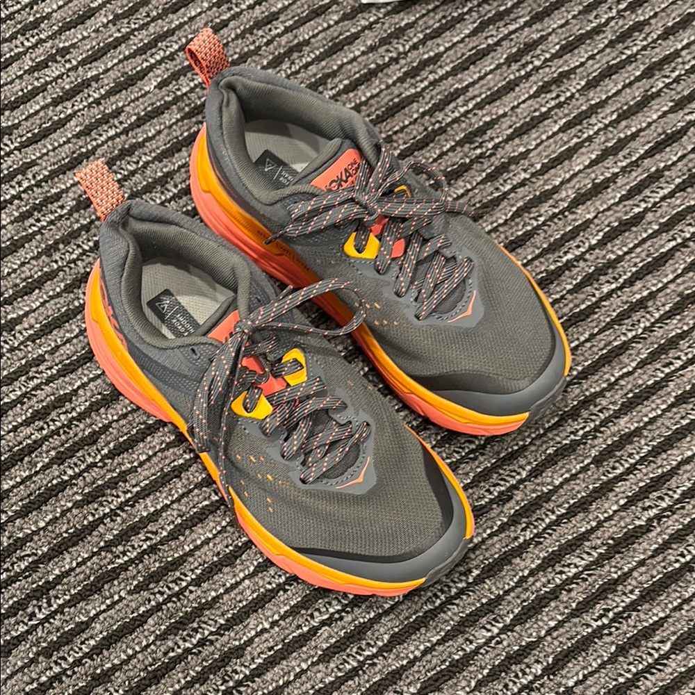 Hoka one on one challenger